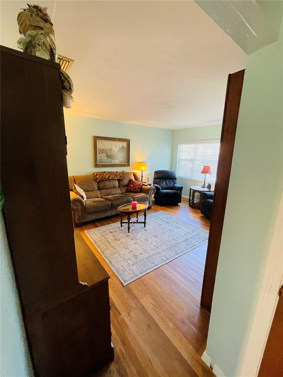 DELAND E 01/2 BLK 117 - Residential