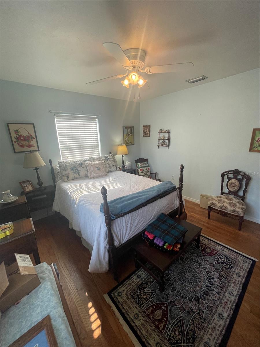 DELAND E 01/2 BLK 117 - Residential