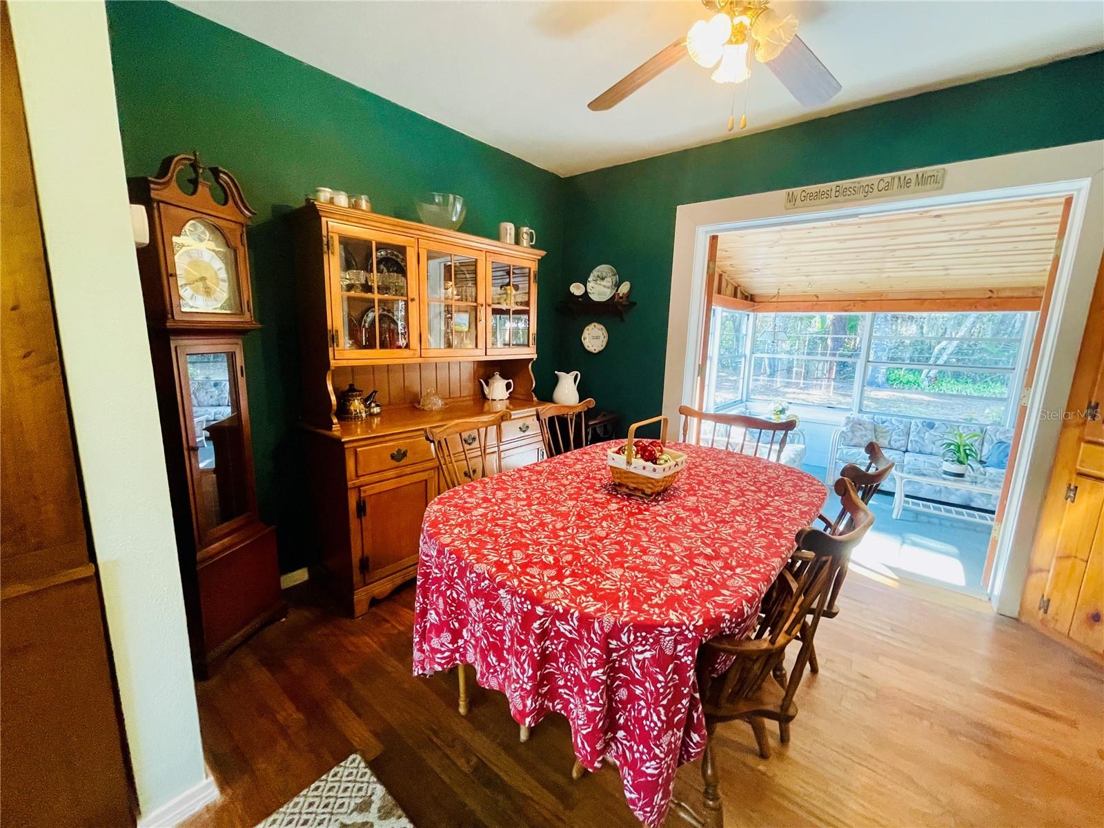 DELAND E 01/2 BLK 117 - Residential