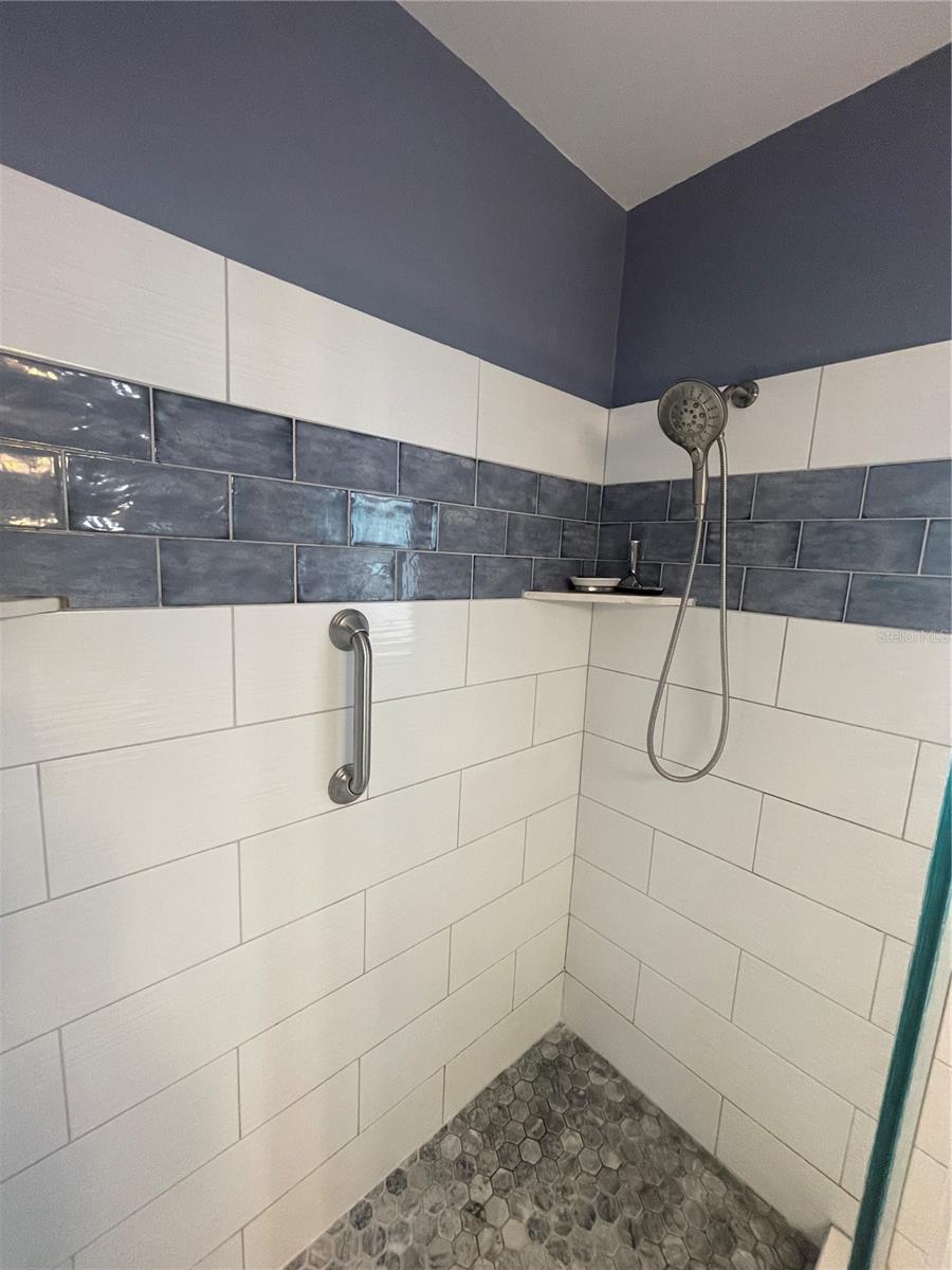 DELAND E 01/2 BLK 117 - Residential