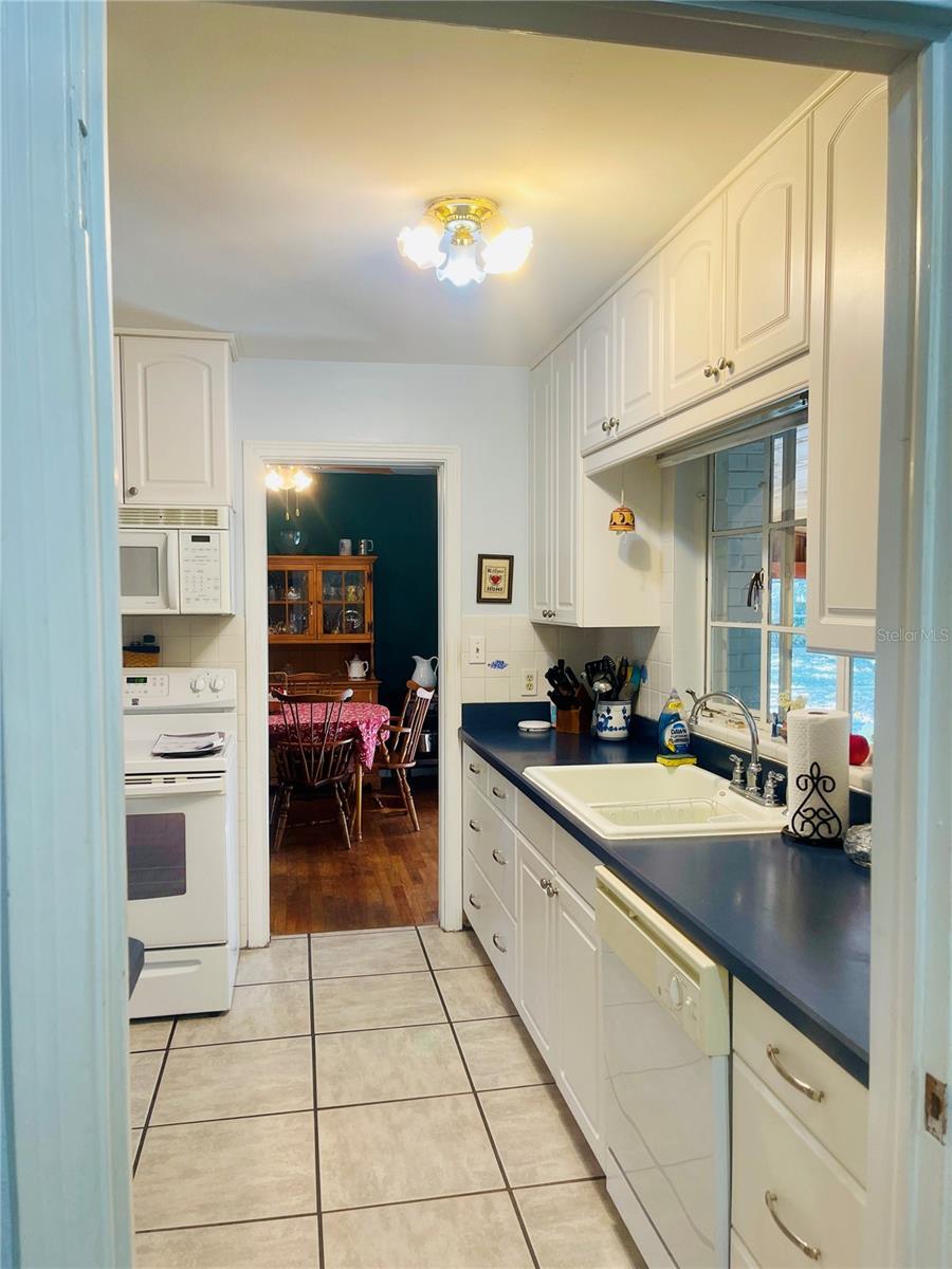 DELAND E 01/2 BLK 117 - Residential