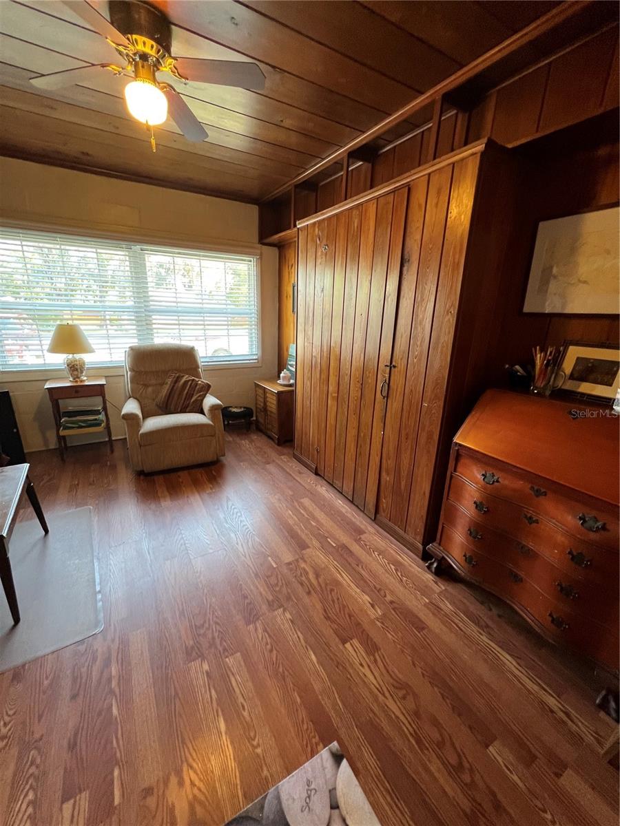 DELAND E 01/2 BLK 117 - Residential