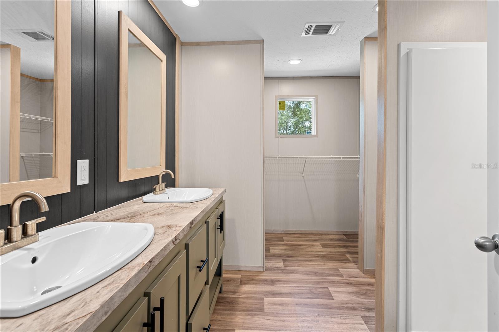 UNIVERSITY ESTATES - Residential