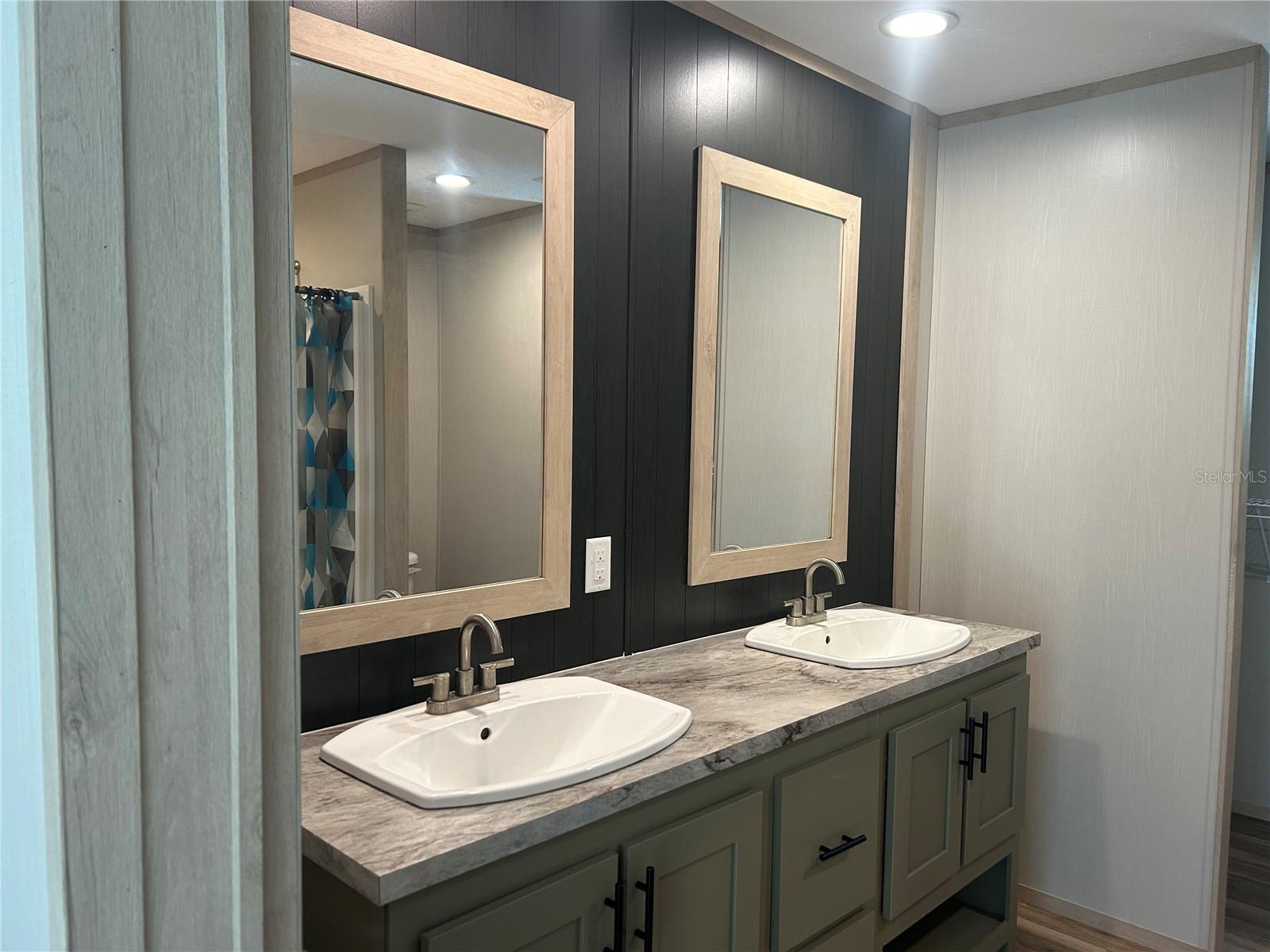 UNIVERSITY ESTATES - Residential