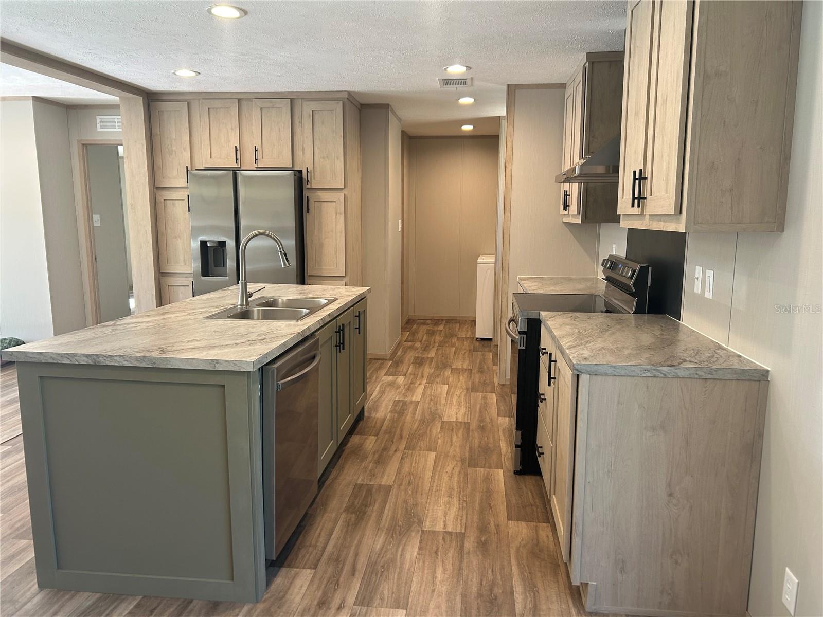 UNIVERSITY ESTATES - Residential