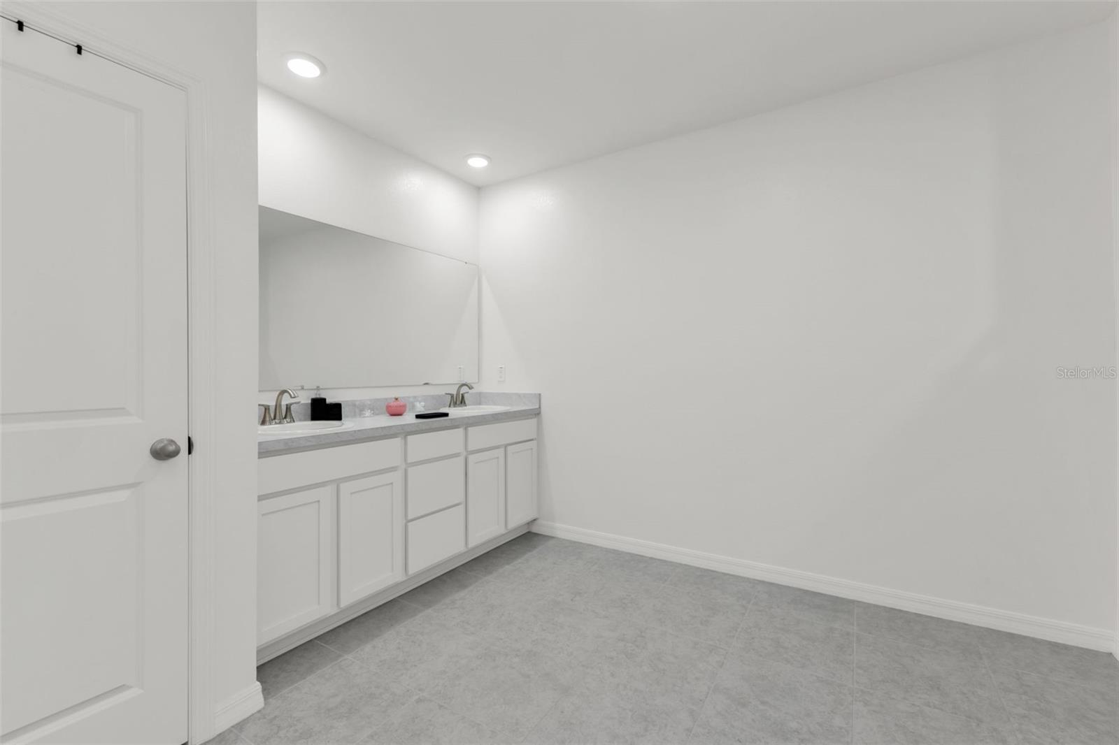 1570 - PORT CHARLOTTE SUB 24 - Residential