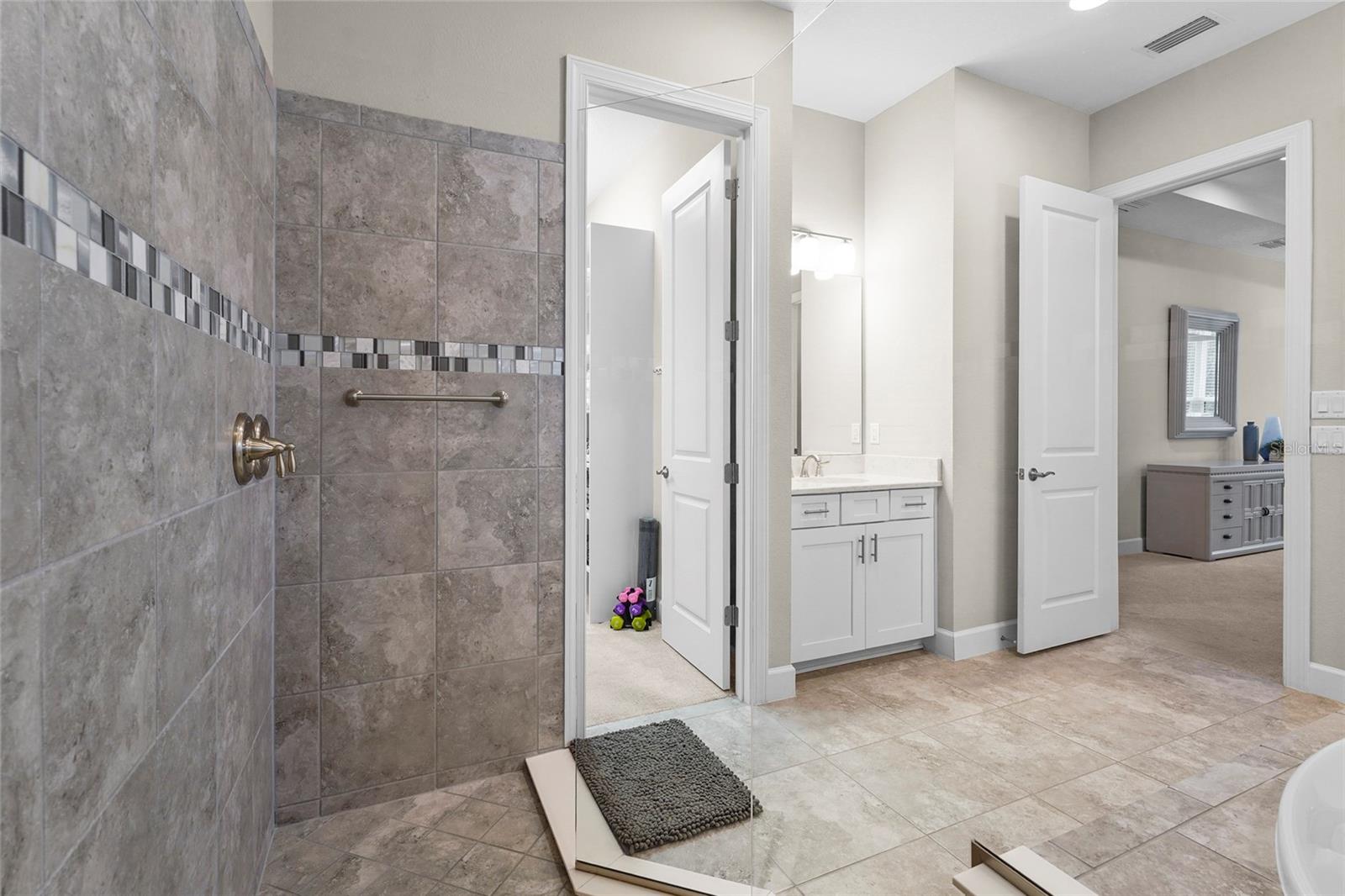 ESPLANADE PH VI - Residential