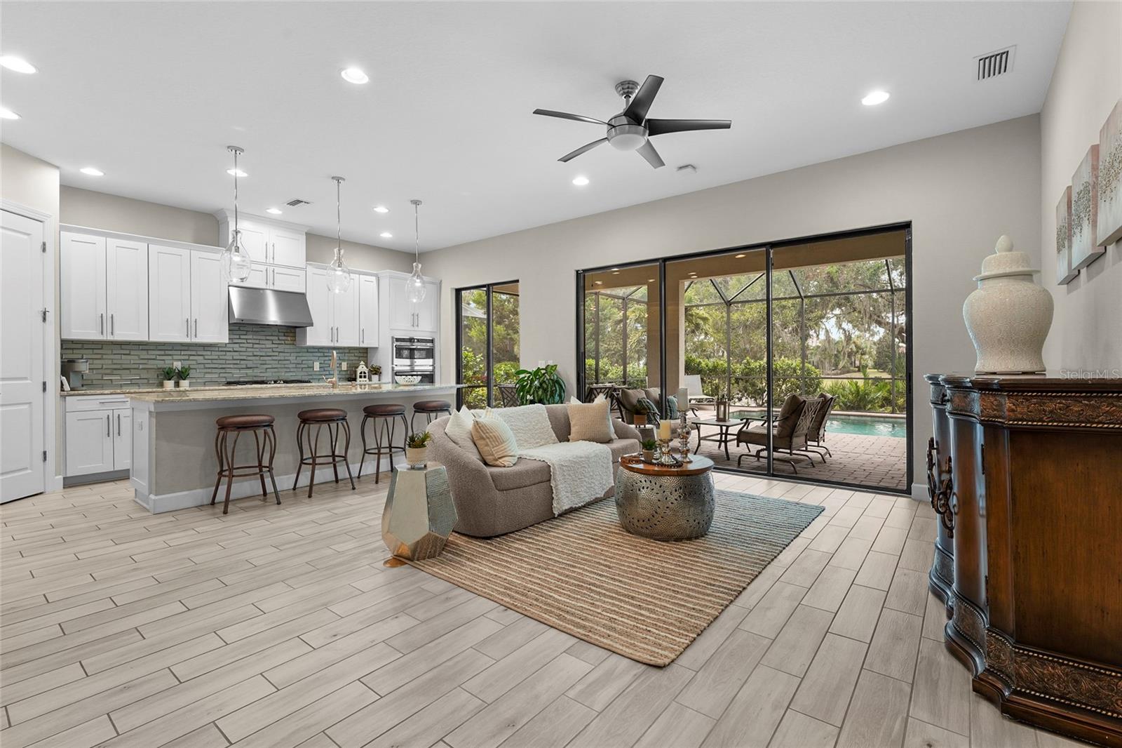 ESPLANADE PH VI - Residential