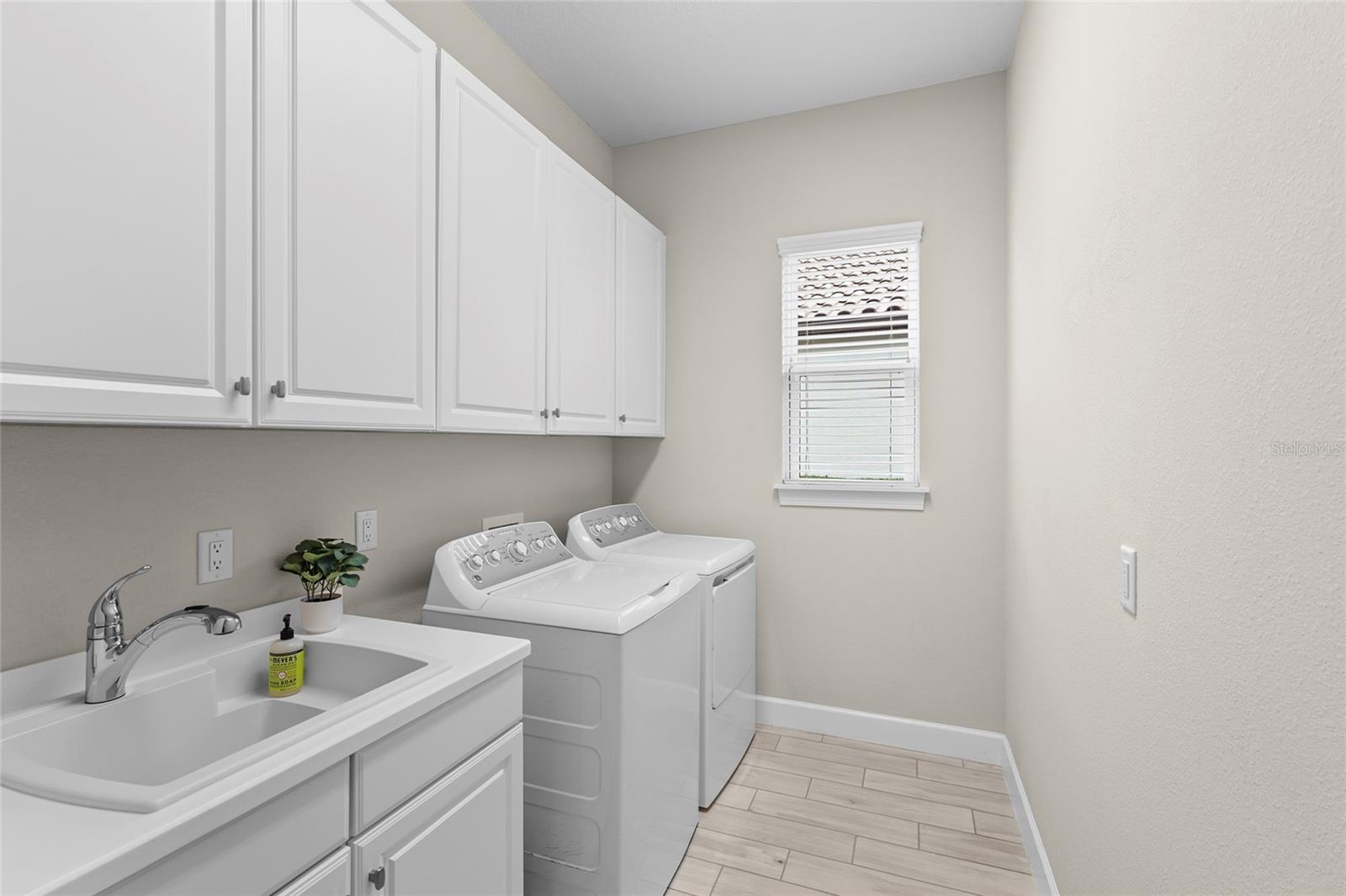 ESPLANADE PH VI - Residential