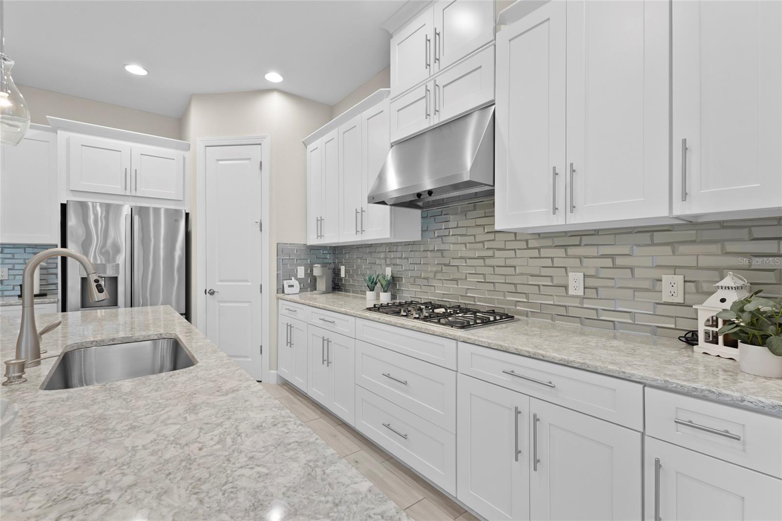 ESPLANADE PH VI - Residential