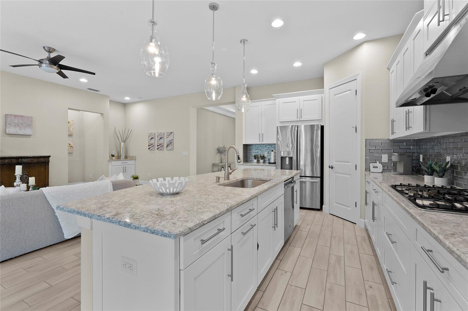 ESPLANADE PH VI - Residential