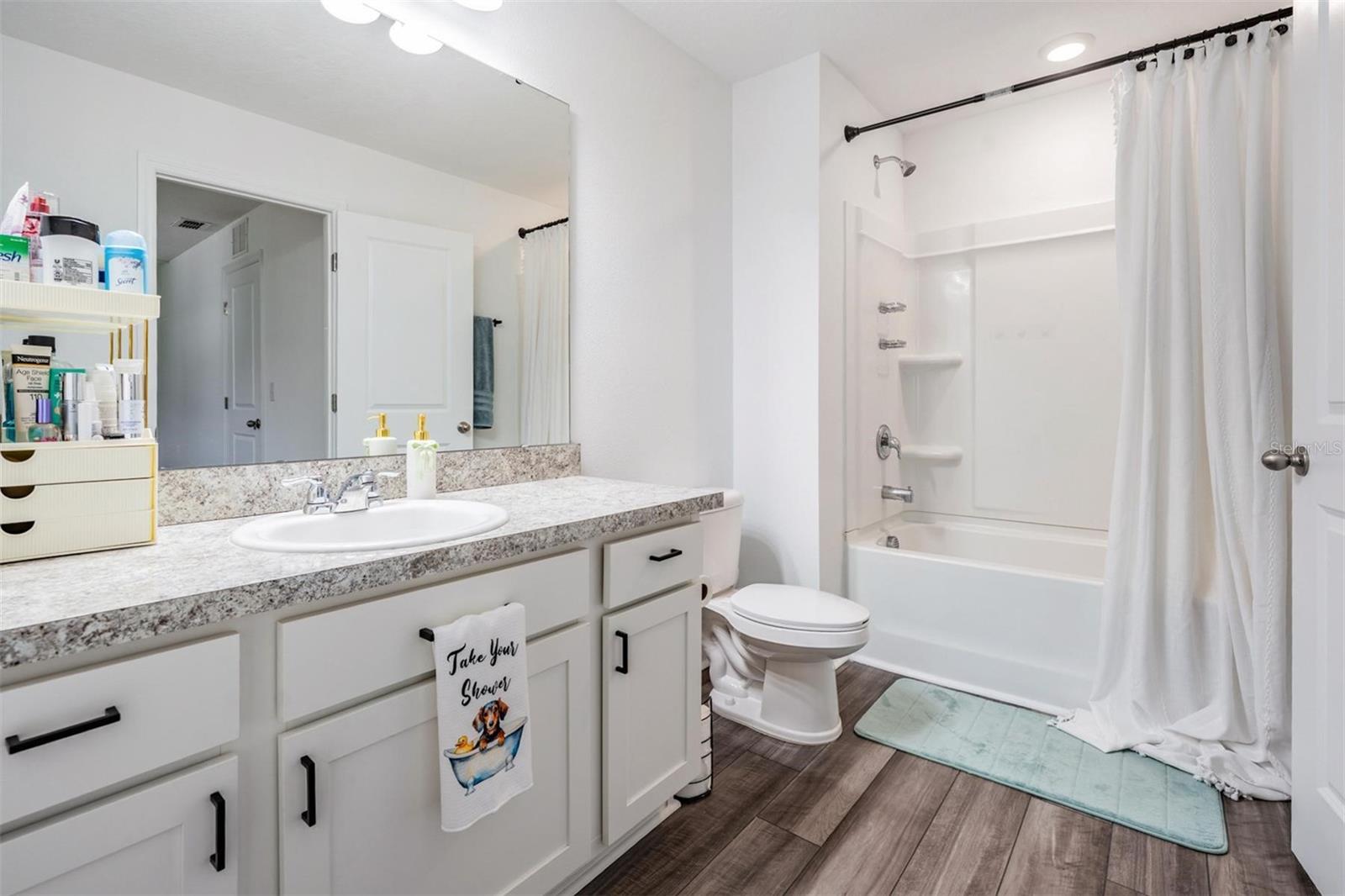 DUG CRK TWNHMS - Residential