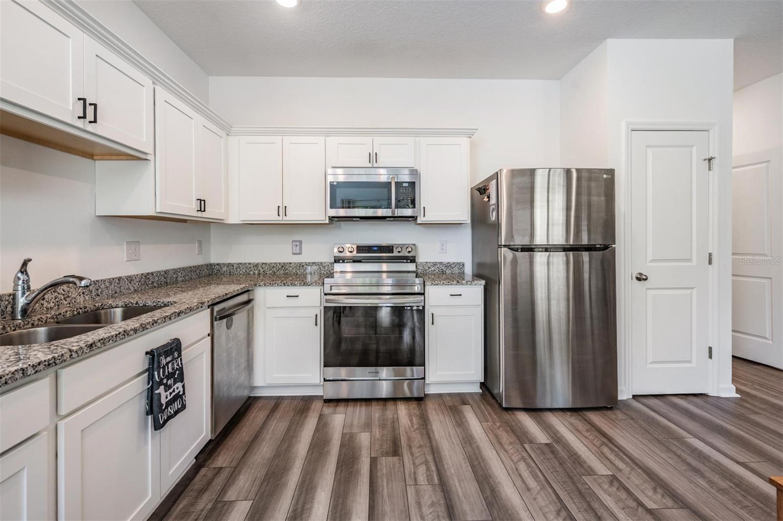 DUG CRK TWNHMS - Residential