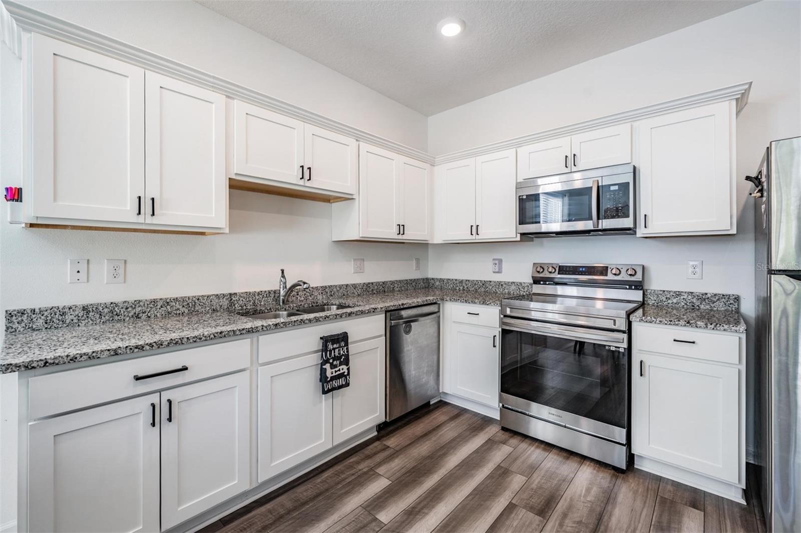 DUG CRK TWNHMS - Residential