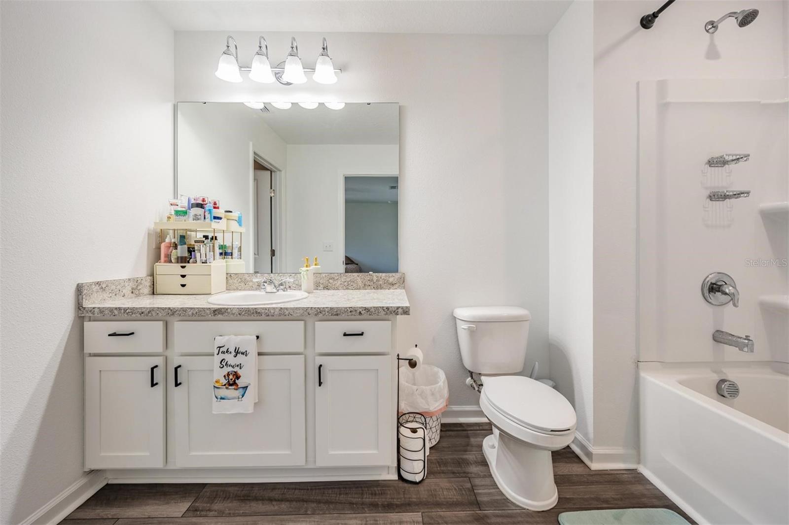 DUG CRK TWNHMS - Residential