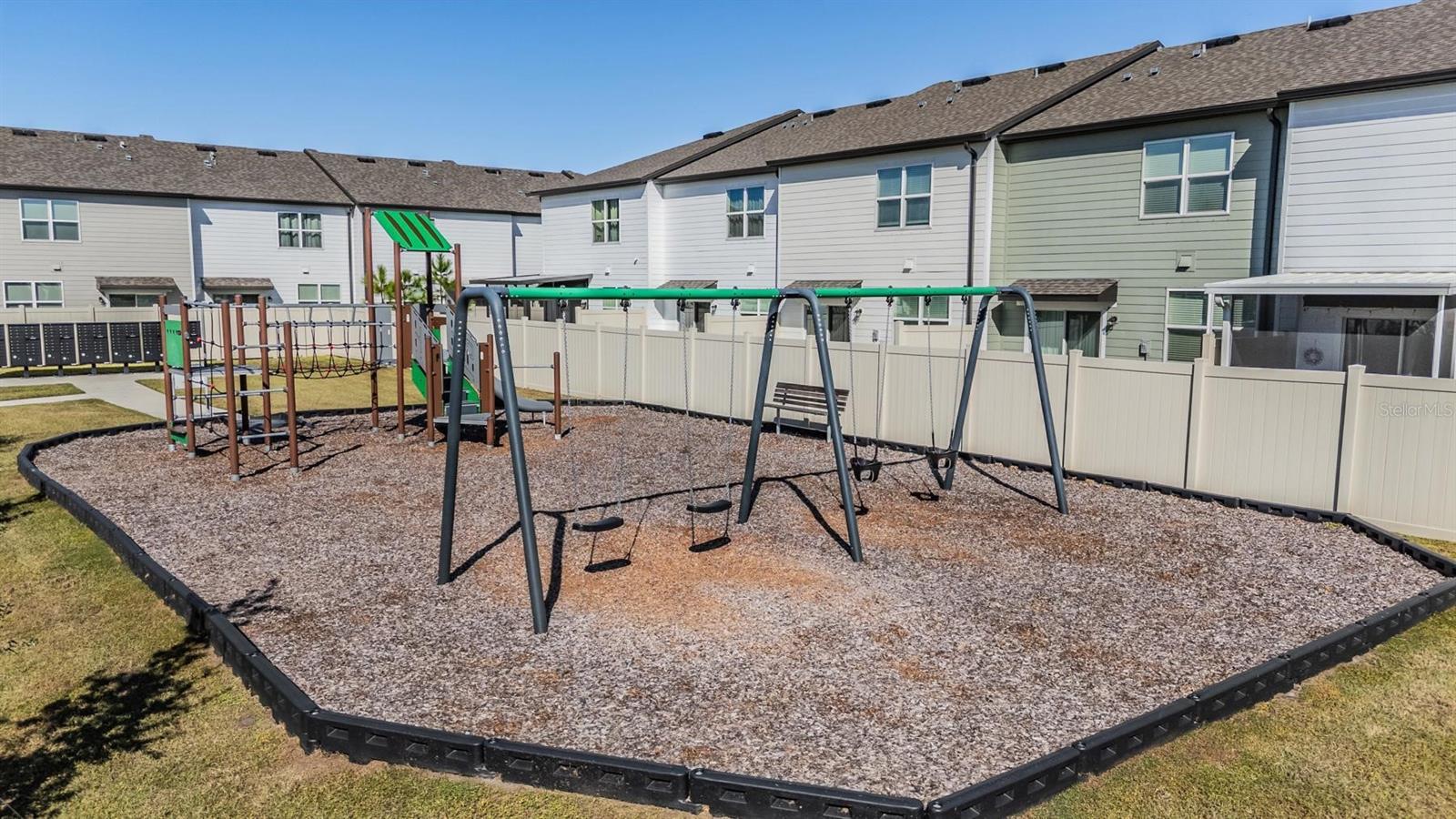 DUG CRK TWNHMS - Residential