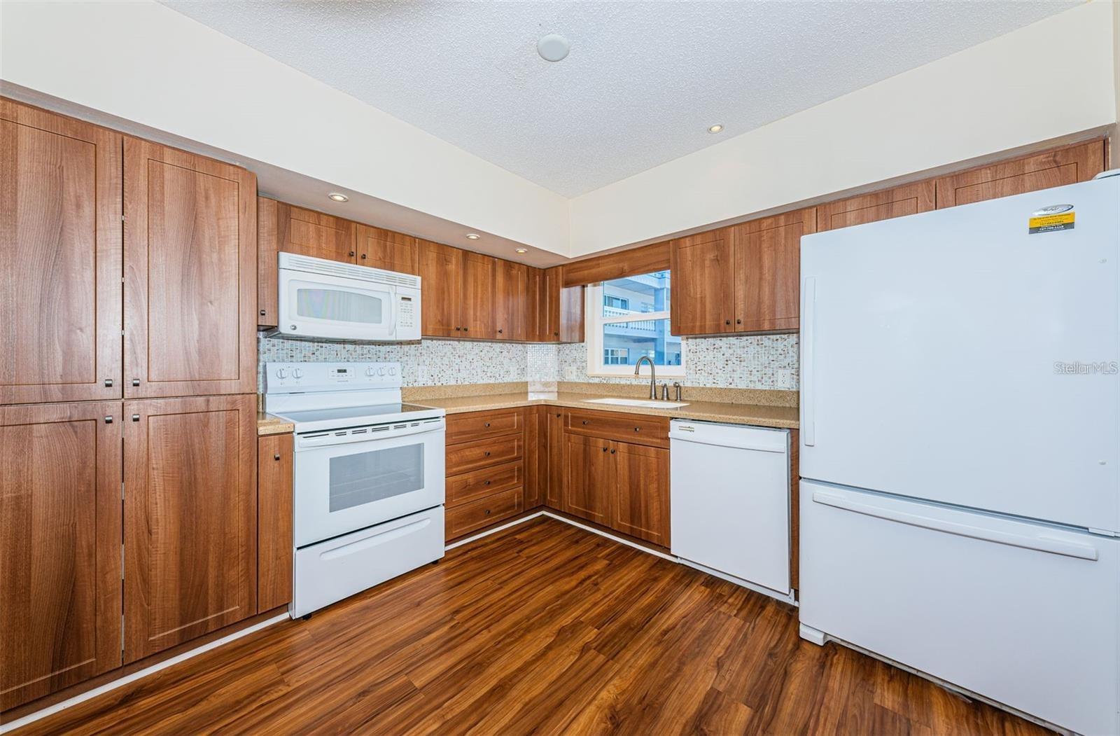 2295 AMERICUS BOULEVARD E 29