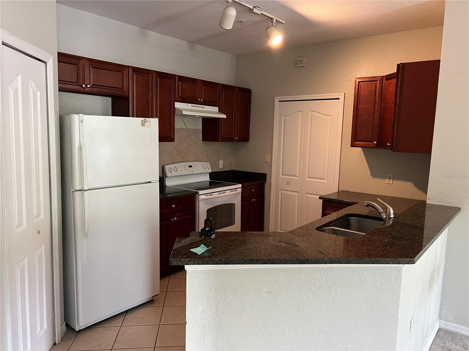 VISCONTI WEST - Residential Lease