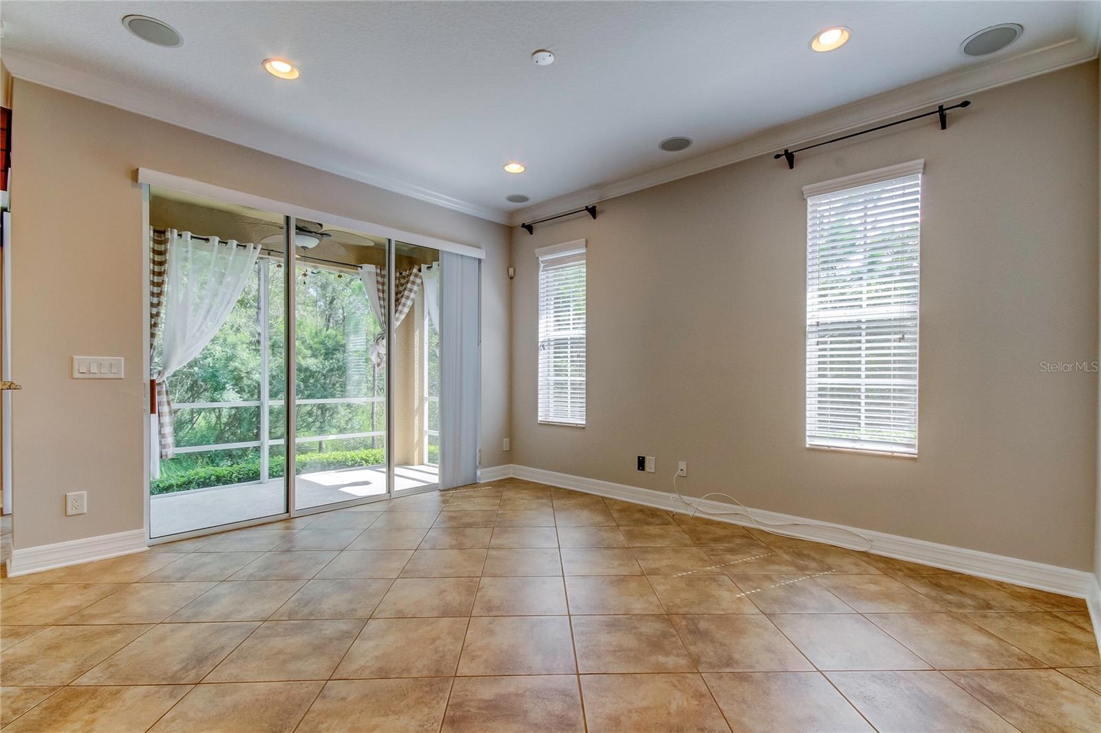 SOUTH HAMPTON - Residential