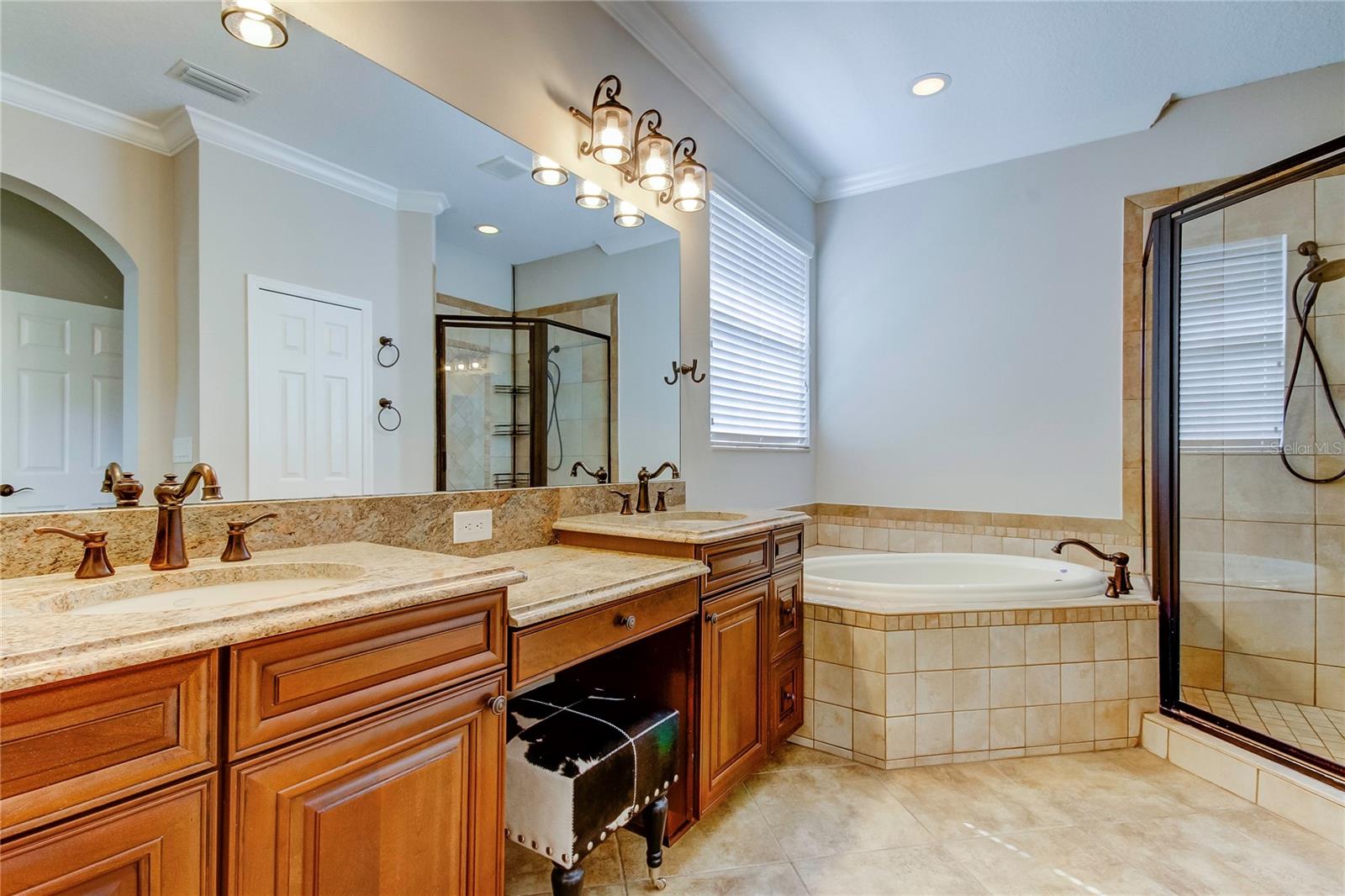 SOUTH HAMPTON - Residential