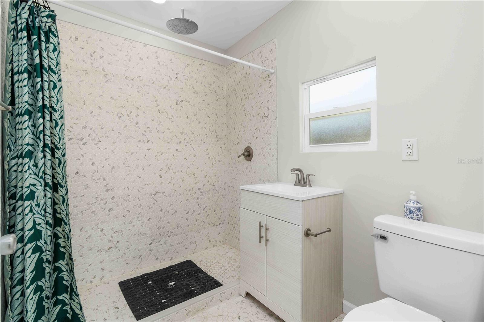 WOODLAWN - Residential Lease