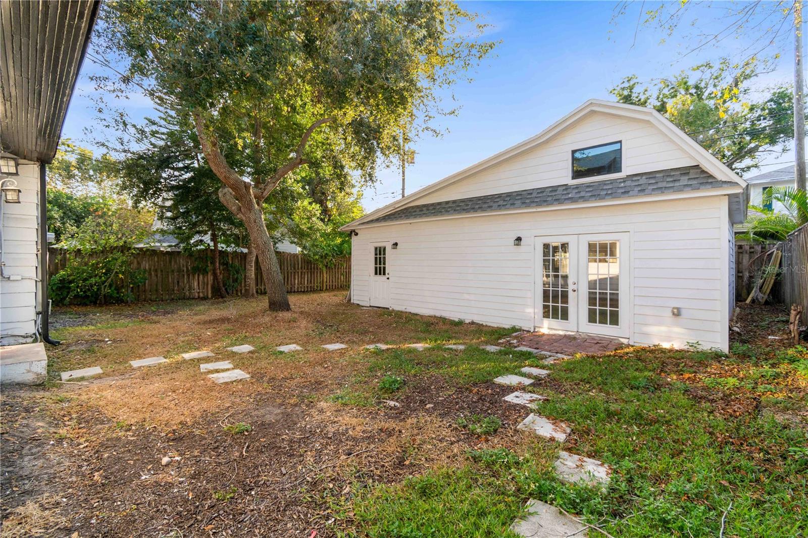 WOODLAWN - Residential Lease