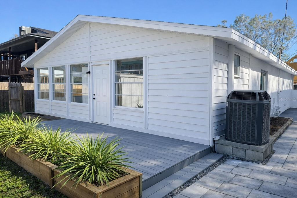 Photo of 1827 Montana Avenue NE, St Petersburg, FL 33703 (MLS # O6391367)