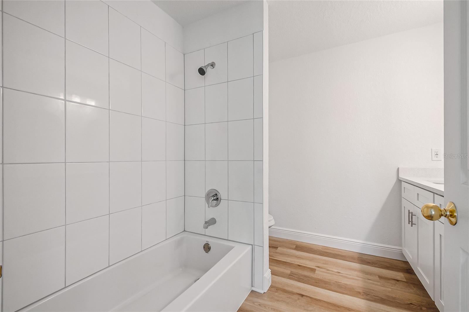 PHILLIPS BAY CONDO PH 02 OR 5723/2465 - Residential