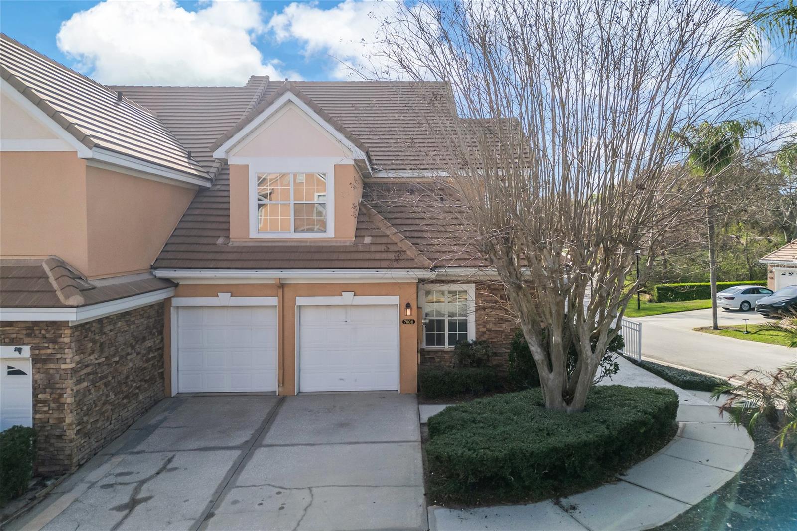 PHILLIPS BAY CONDO PH 02 OR 5723/2465 - Residential