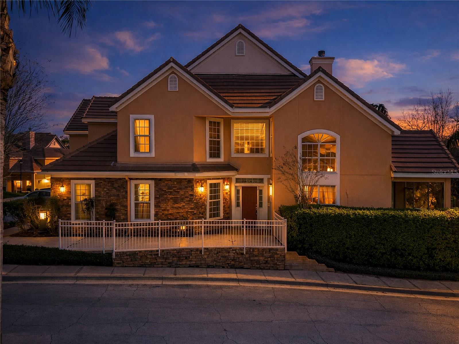 PHILLIPS BAY CONDO PH 02 OR 5723/2465 - Residential