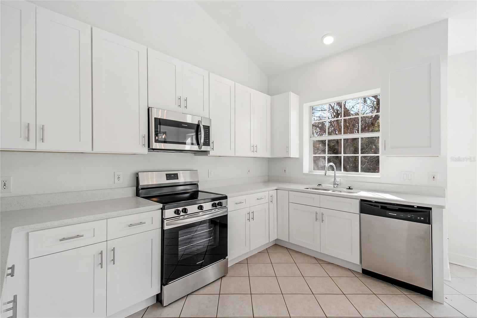 PHILLIPS BAY CONDO PH 02 OR 5723/2465 - Residential