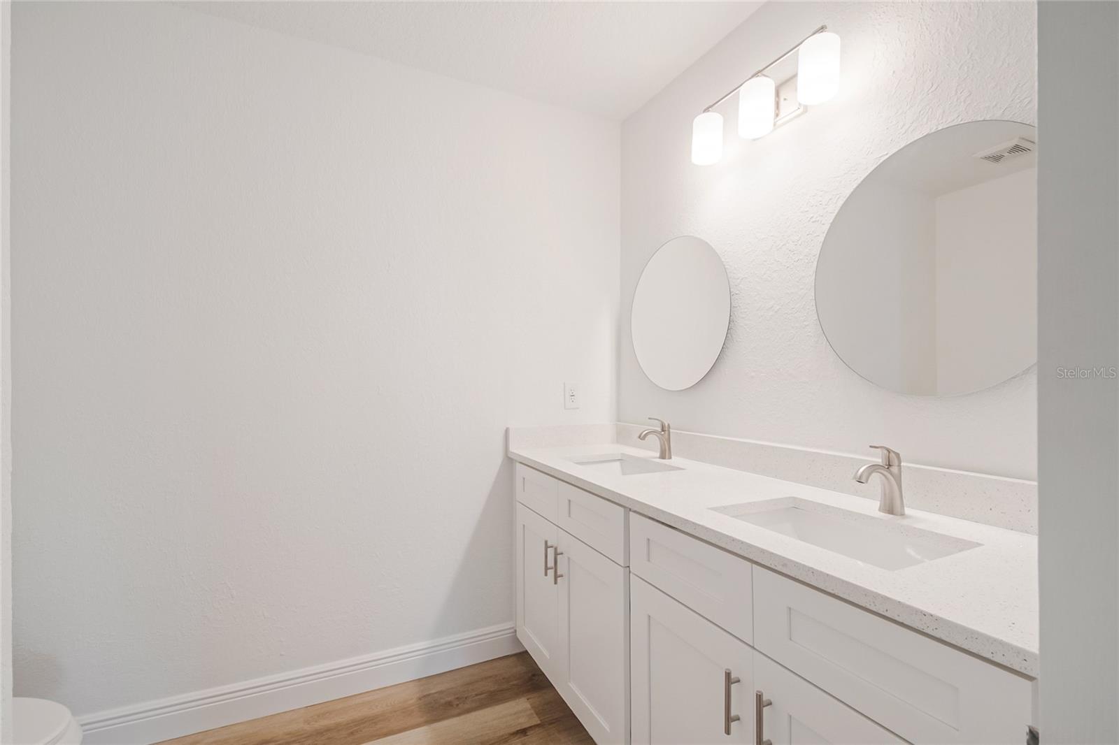 PHILLIPS BAY CONDO PH 02 OR 5723/2465 - Residential