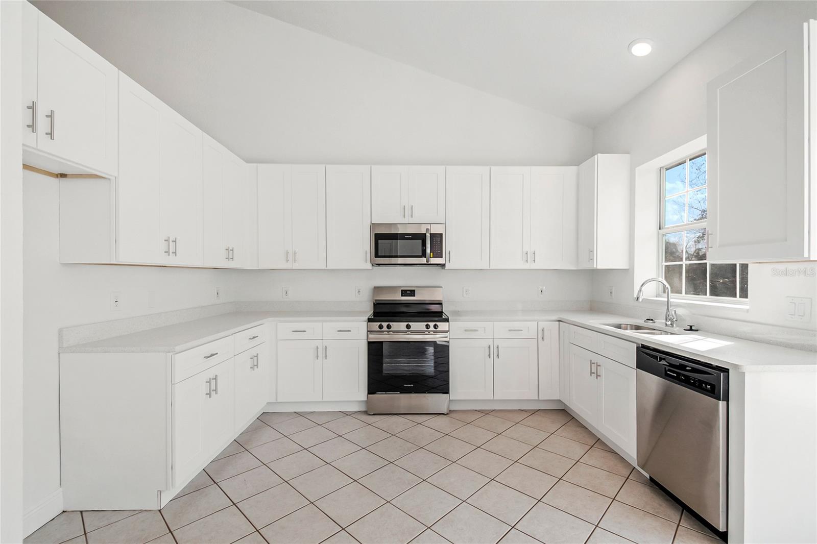 PHILLIPS BAY CONDO PH 02 OR 5723/2465 - Residential