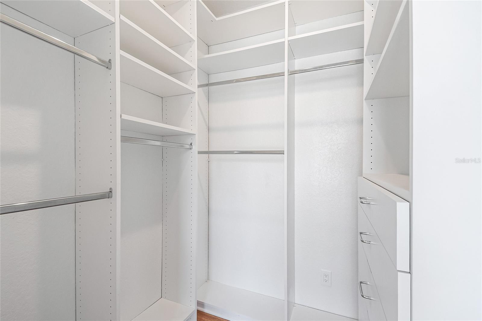 PHILLIPS BAY CONDO PH 02 OR 5723/2465 - Residential