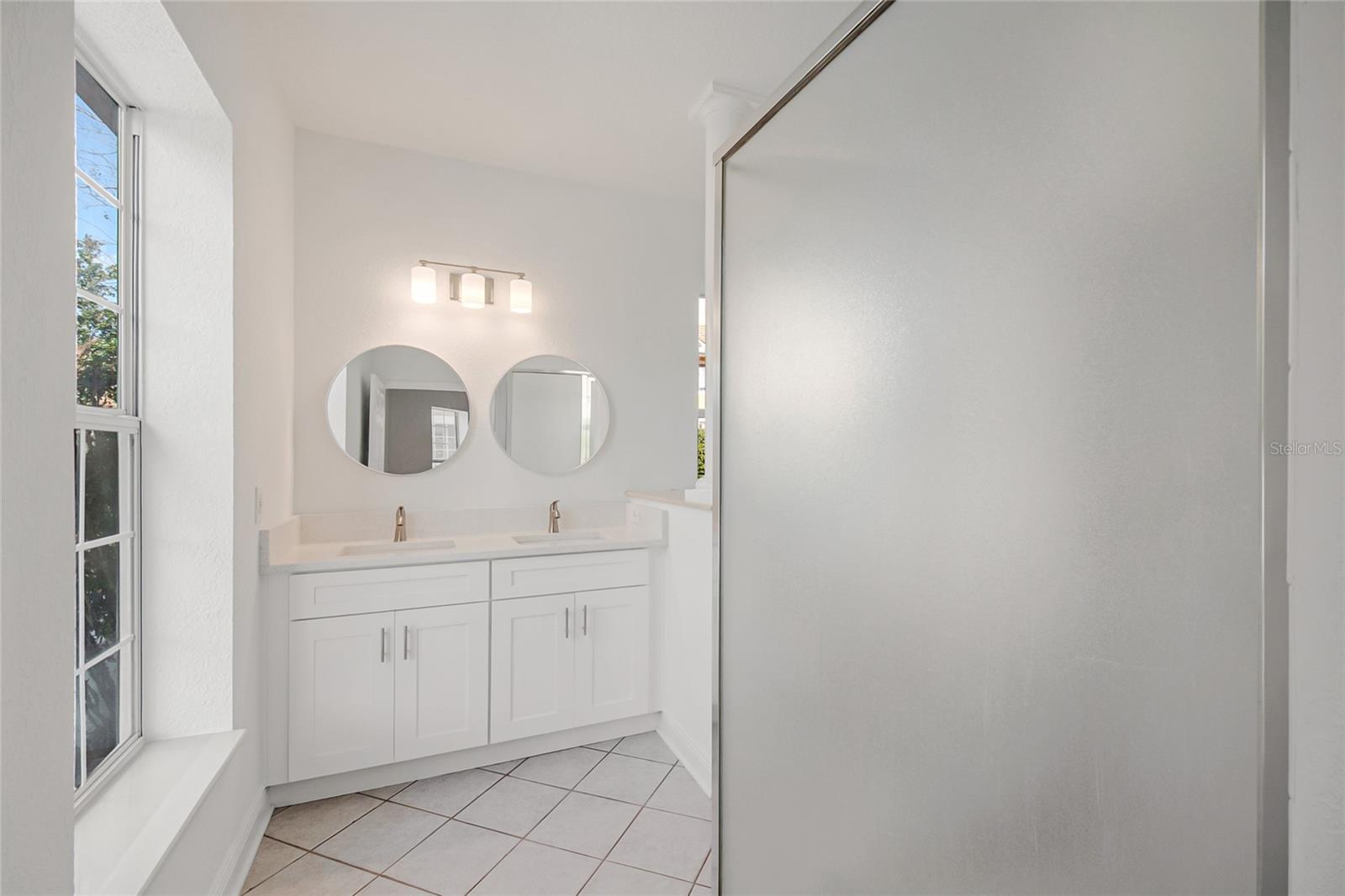 PHILLIPS BAY CONDO PH 02 OR 5723/2465 - Residential