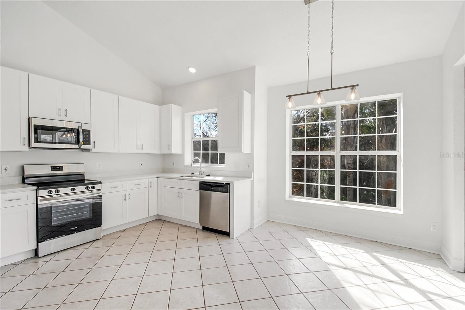 PHILLIPS BAY CONDO PH 02 OR 5723/2465 - Residential