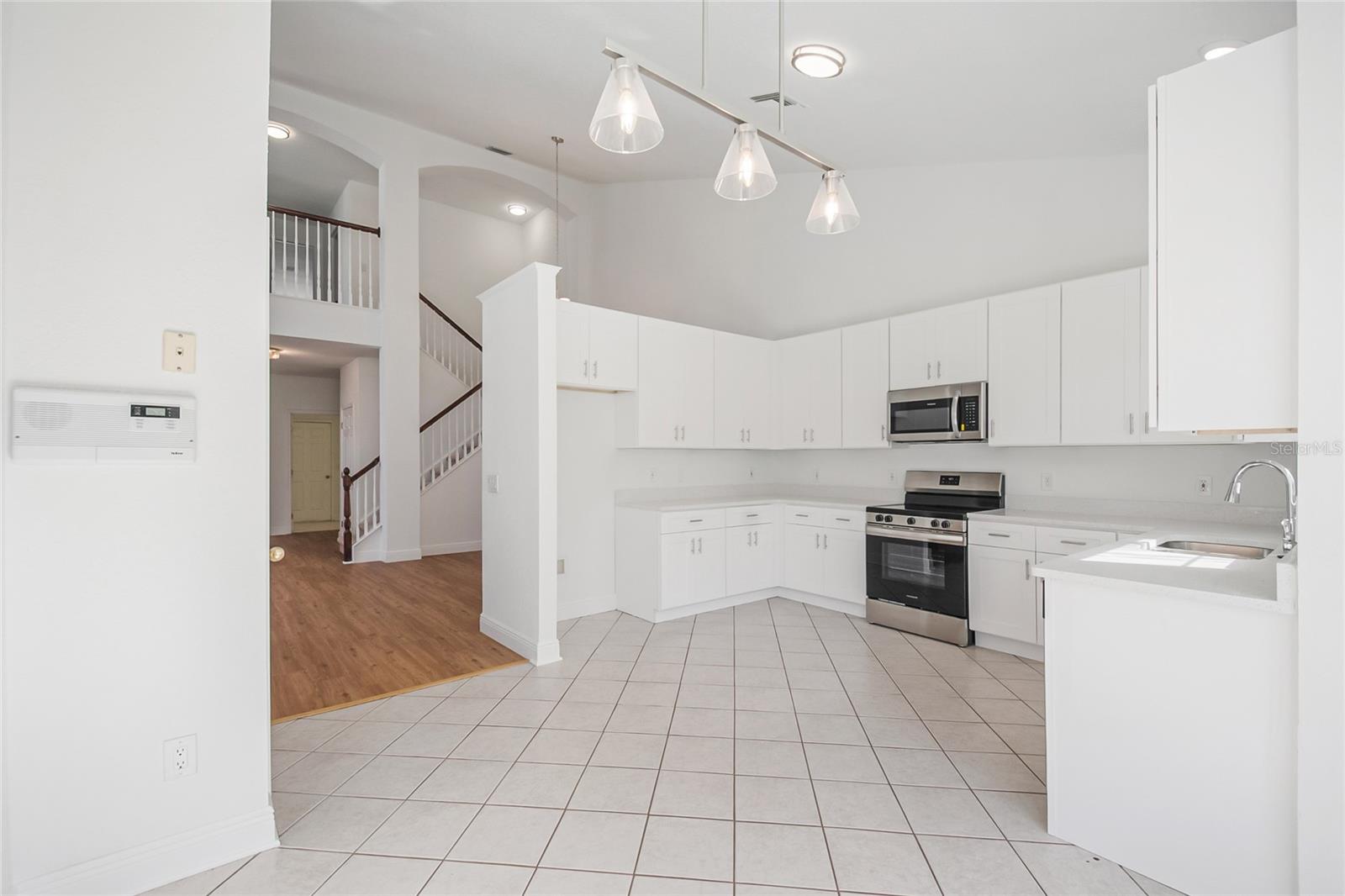 PHILLIPS BAY CONDO PH 02 OR 5723/2465 - Residential