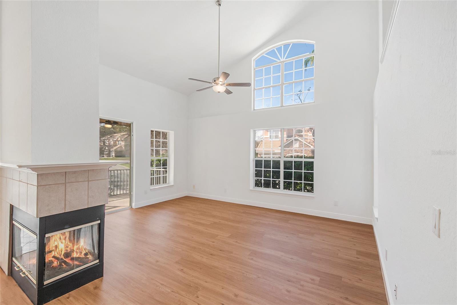 PHILLIPS BAY CONDO PH 02 OR 5723/2465 - Residential