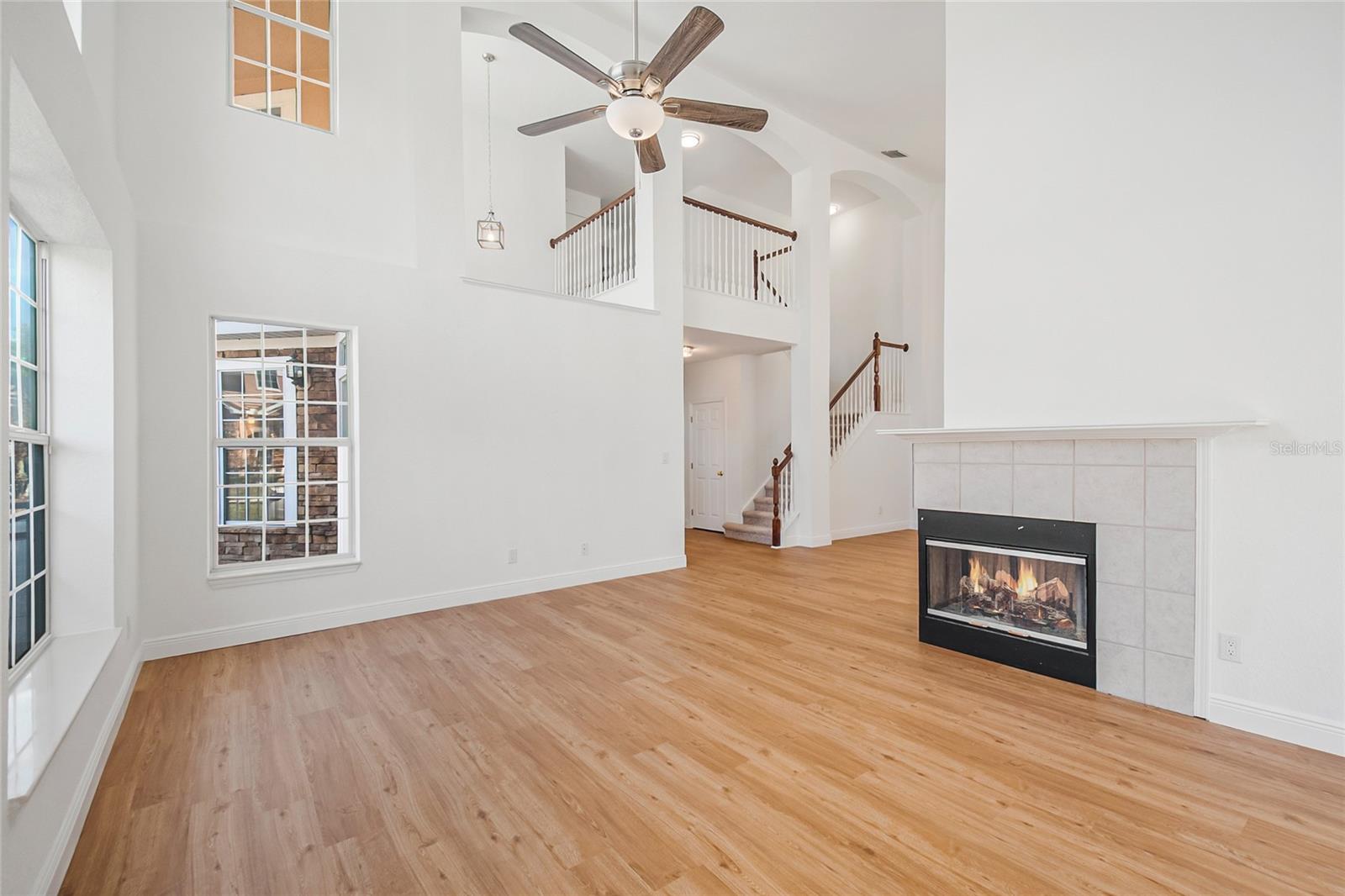 PHILLIPS BAY CONDO PH 02 OR 5723/2465 - Residential