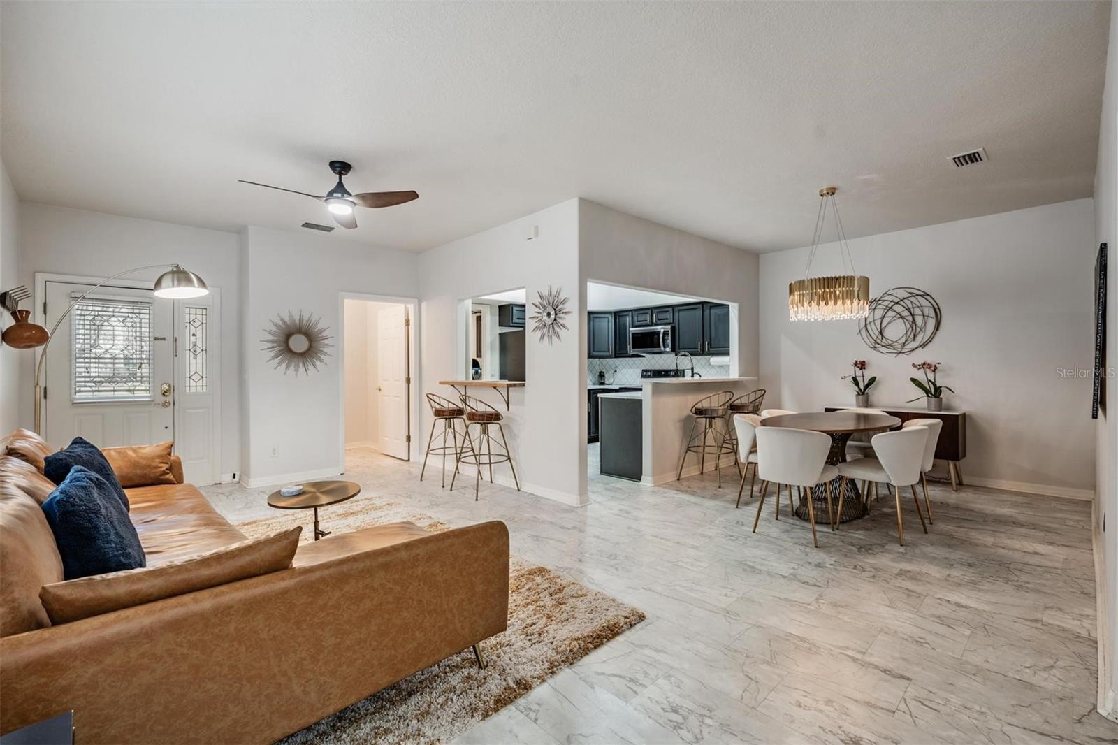 902 WOODBRIDGE COURT