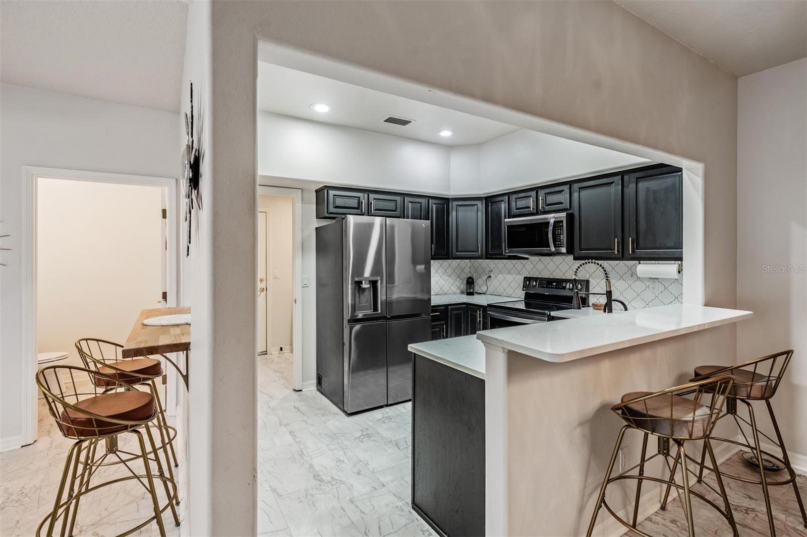 902 WOODBRIDGE COURT