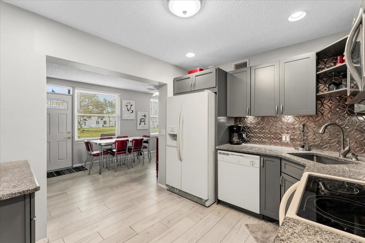 ON TOP OF THE WORLD - Residential