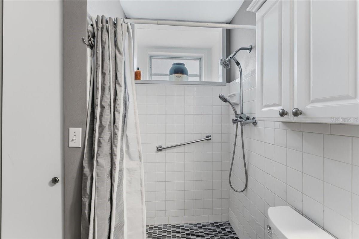 ON TOP OF THE WORLD - Residential