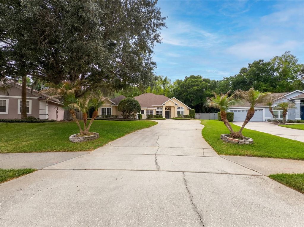 Photo of 680 Macglenross Drive, Oviedo, FL 32765 (MLS # O6403030)