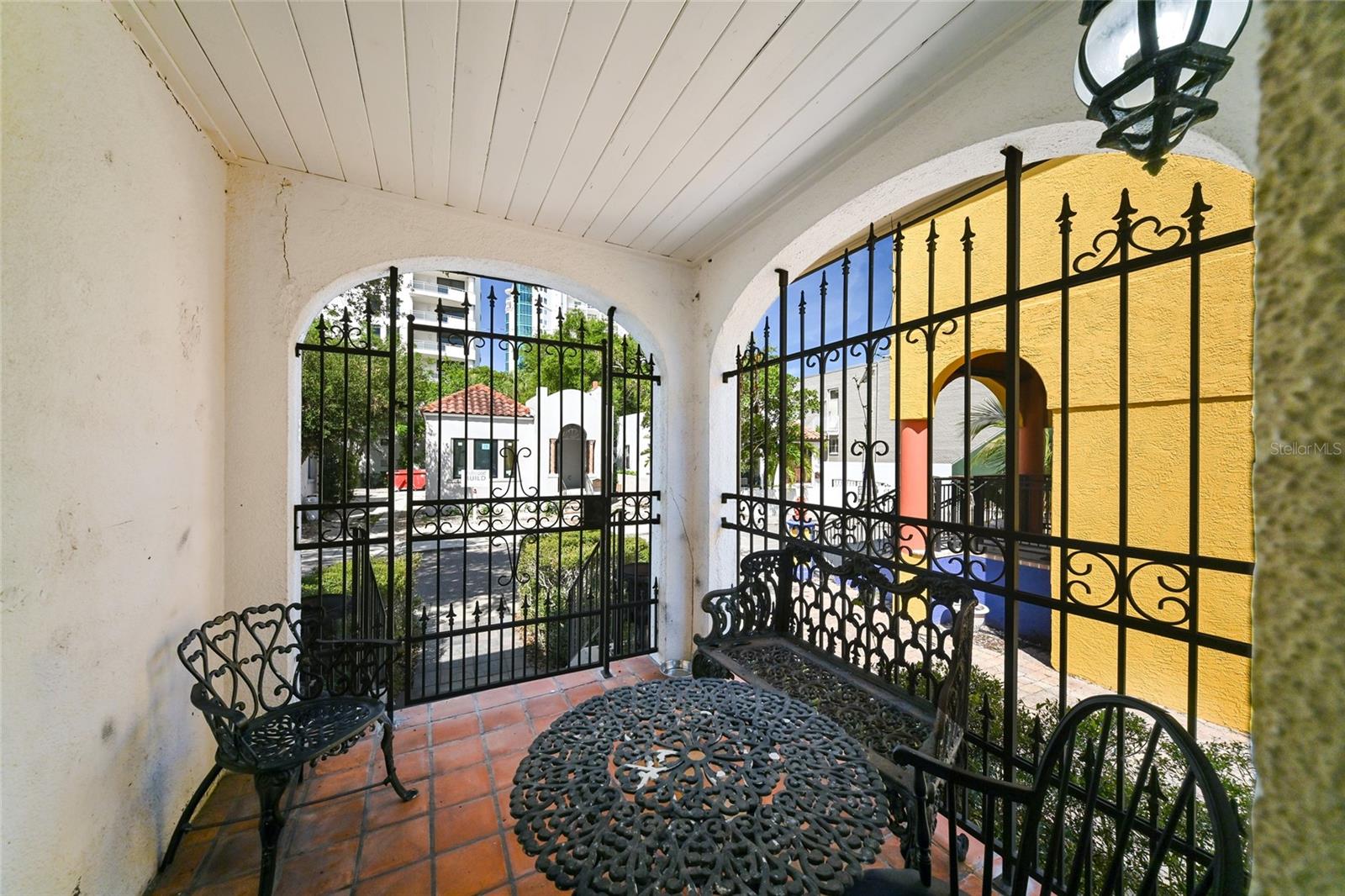 411 BURNS COURT