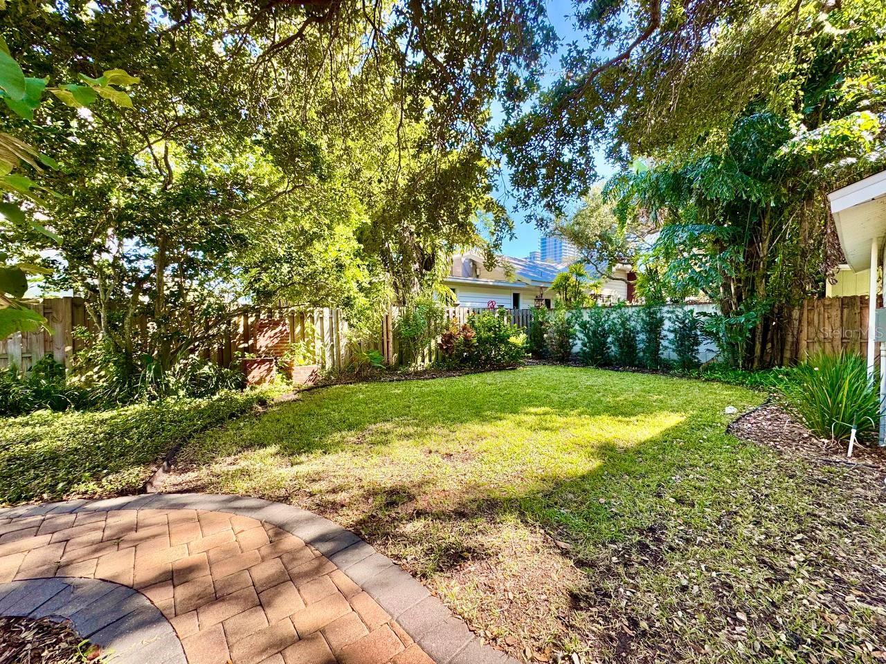 PALMA CEIA PARK - Residential Lease