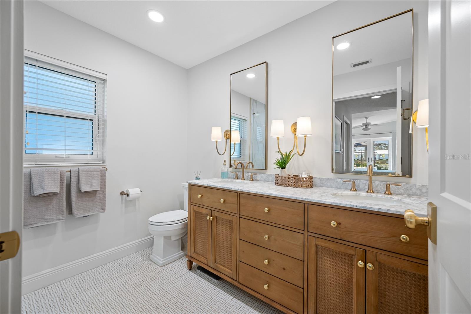 BAYWOOD SHORES - Residential