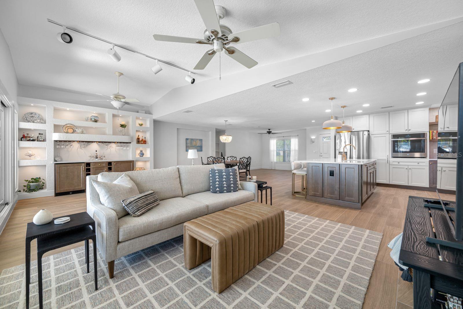 BAYWOOD SHORES - Residential