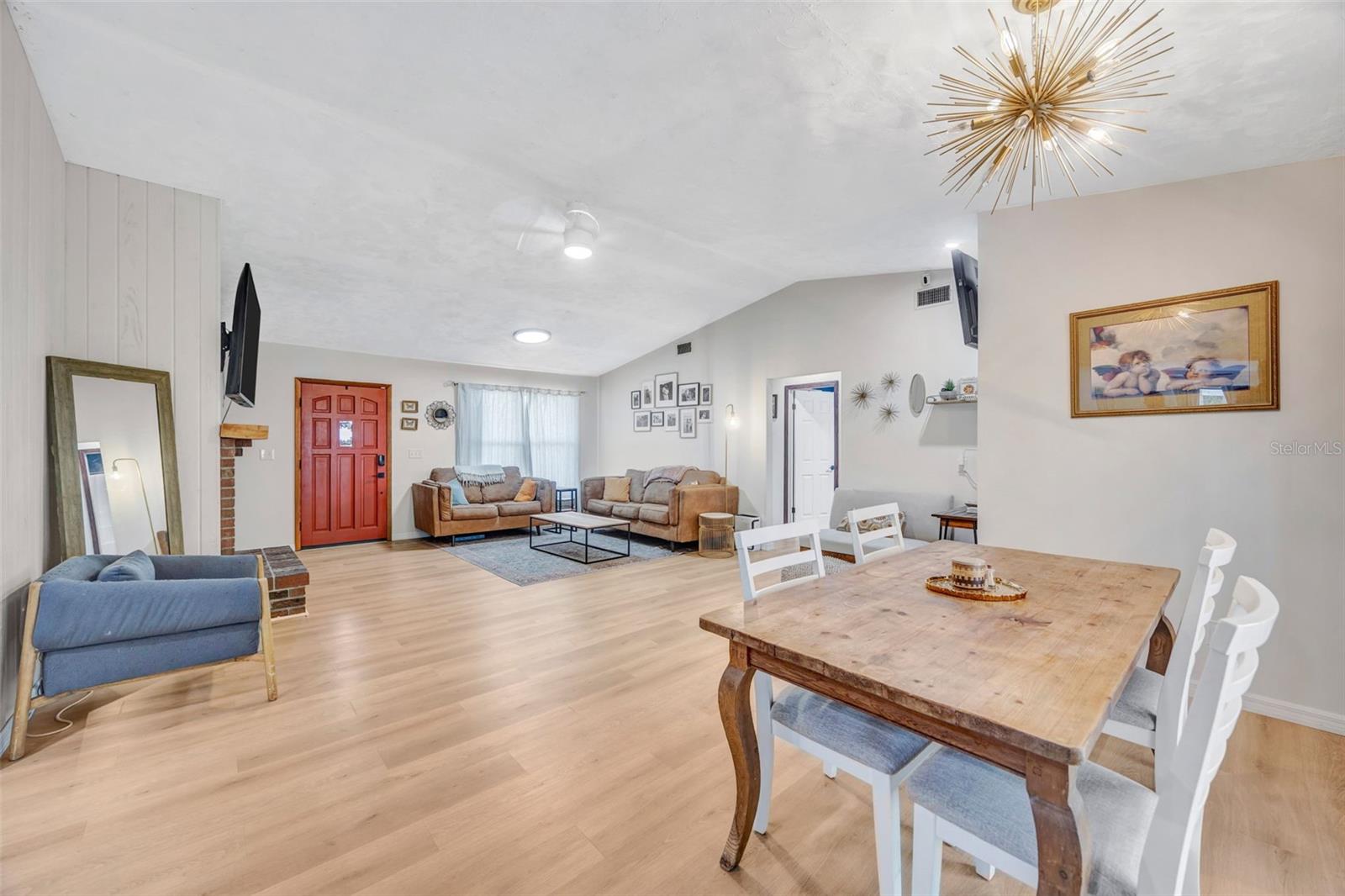 KNOLLWOOD ACRES - Residential