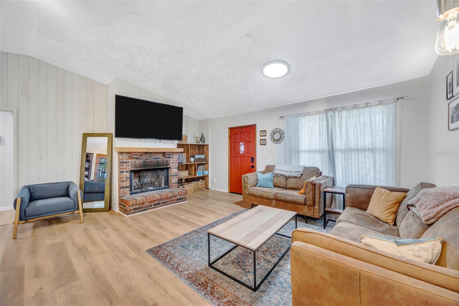 KNOLLWOOD ACRES - Residential